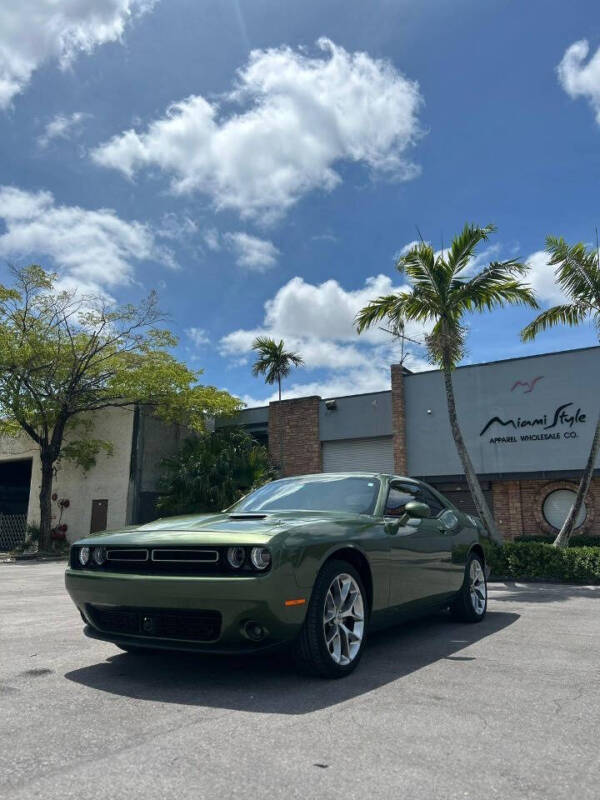 2022 Dodge Challenger SXT's photo