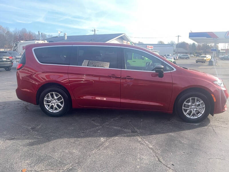 2026 Chrysler Pacifica Select