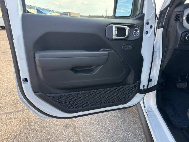 2025 Jeep Gladiator NightHawk