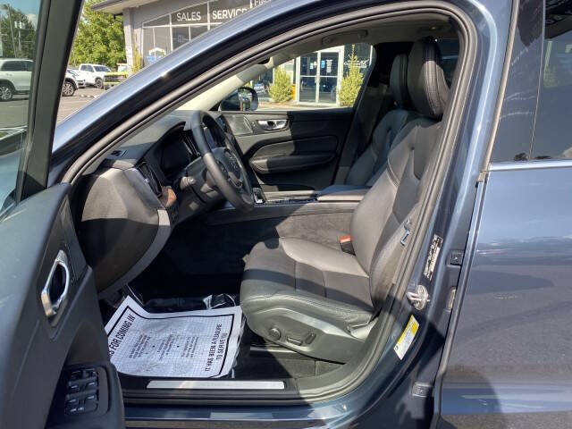 2022 Volvo XC60 Recharge T8 Inscription Expression