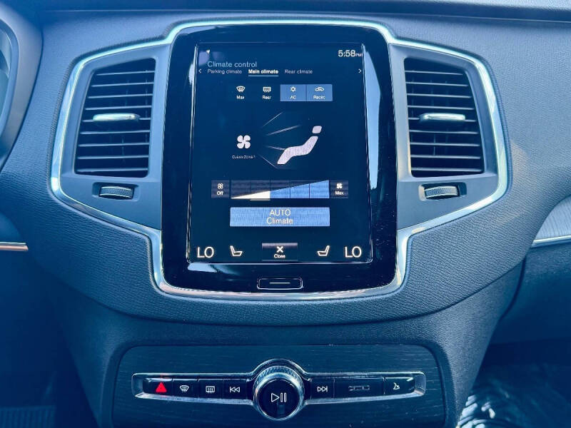 2020 Volvo XC90 T6 Momentum 6-Passenger