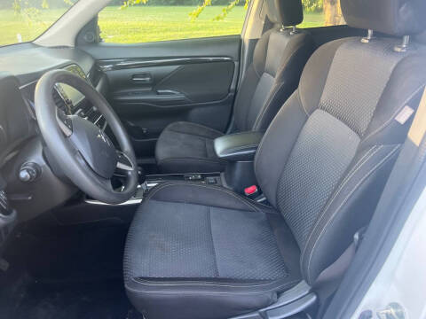 2020 Mitsubishi Outlander ES