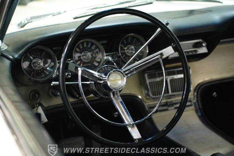 1962 Ford Thunderbird