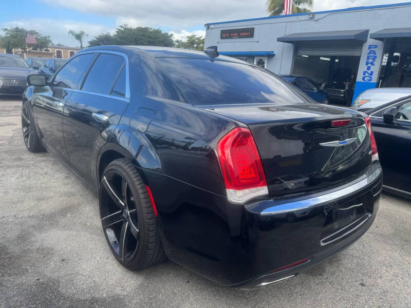 2019 Chrysler 300 Limited photo 7