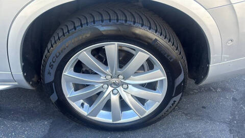 2017 Volvo XC90 T6 Momentum