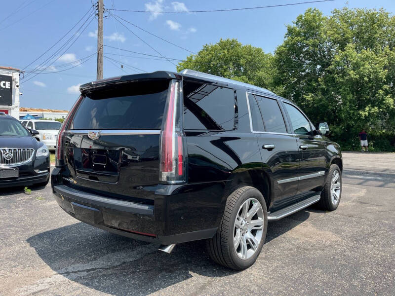 2017 Cadillac Escalade Luxury photo 5