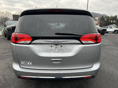 2017 Chrysler Pacifica Touring-L Plus