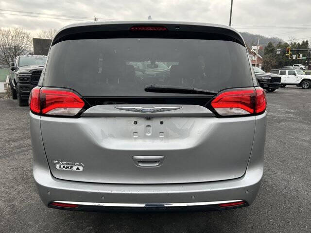 2017 Chrysler Pacifica Touring-L Plus