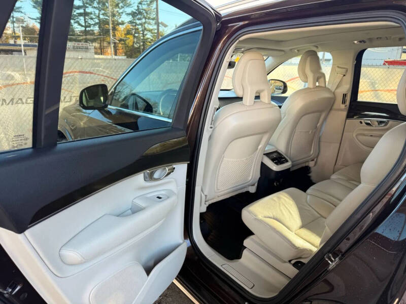 2018 Volvo XC90 T6 Momentum