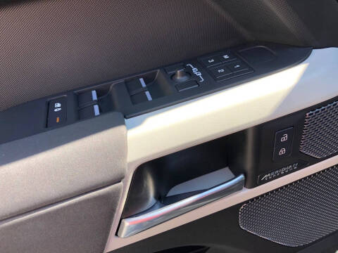 2023 Land Rover Defender 110 SE