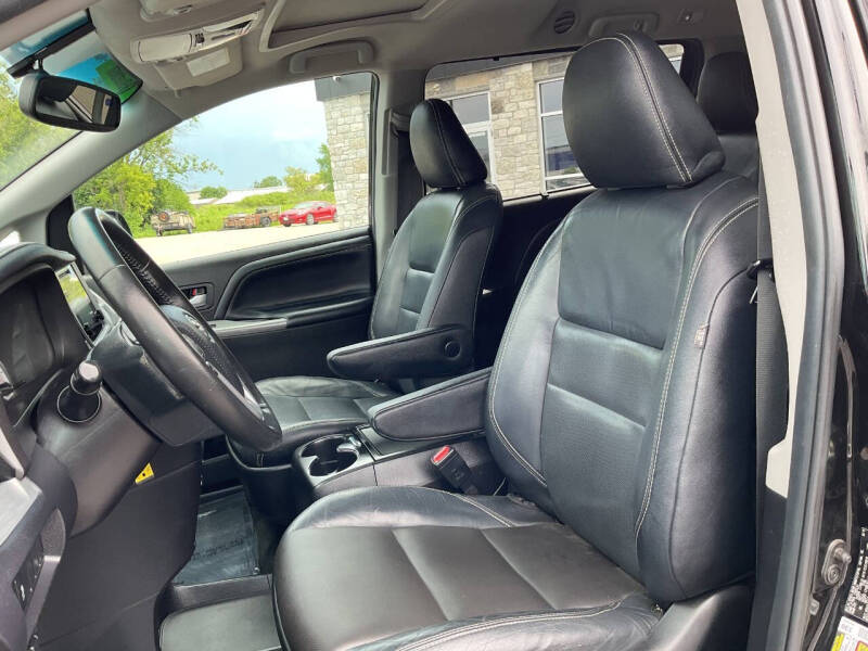 2015 Toyota Sienna SE 8-Passenger