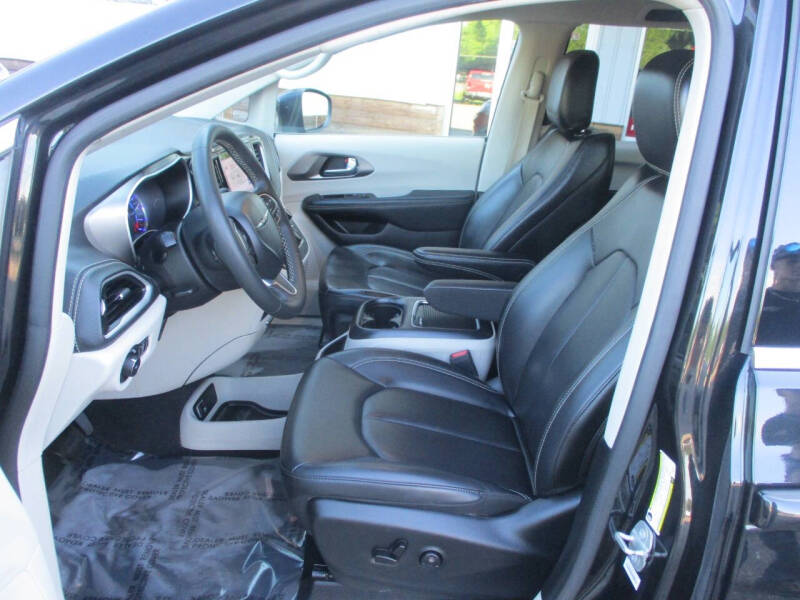 2023 Chrysler Pacifica Plug-In Hybrid Touring L