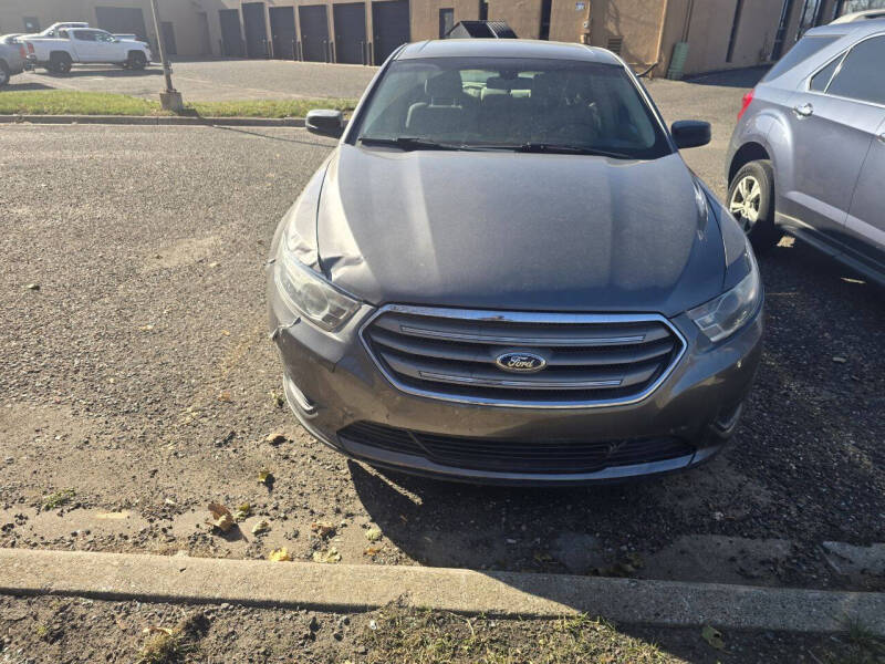2014 Ford Taurus SE