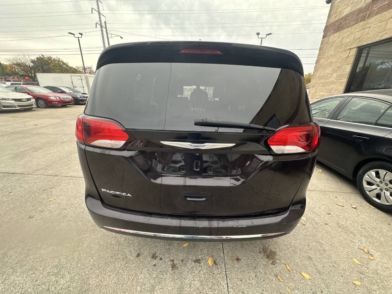 2017 Chrysler Pacifica for sale at VIP Motor Sales in Hazel Park, MI