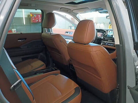 2025 Nissan Pathfinder Platinum