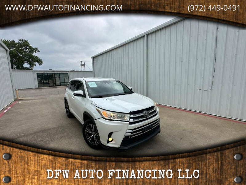 2017 Toyota Highlander LE Plus's photo