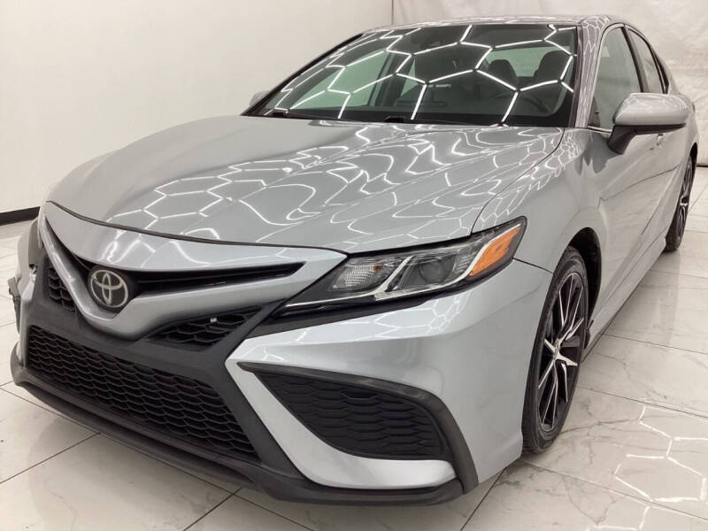 2021 Toyota Camry SE's photo