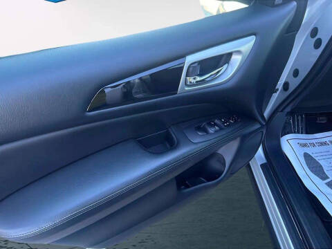 2020 Nissan Pathfinder SV