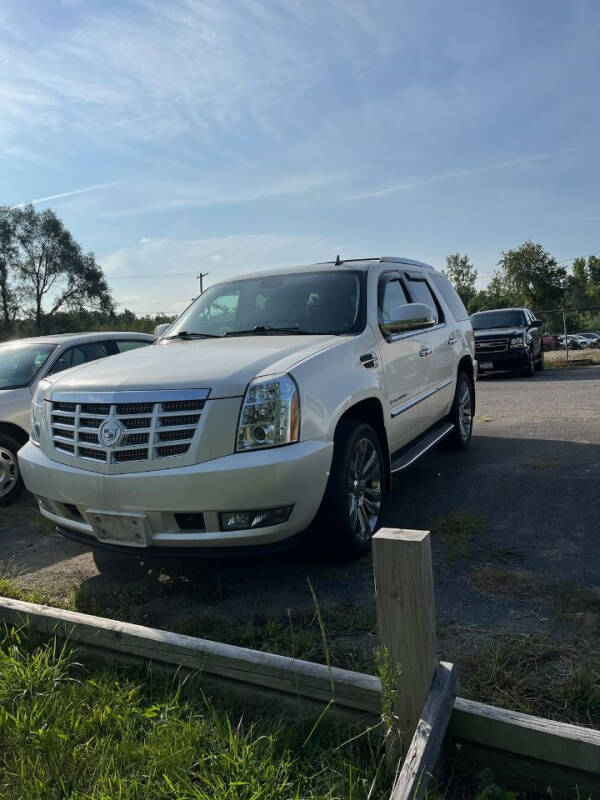 2008 Cadillac Escalade for sale at CHUCKS AUTO SERVICE LLC in Sturgis MI