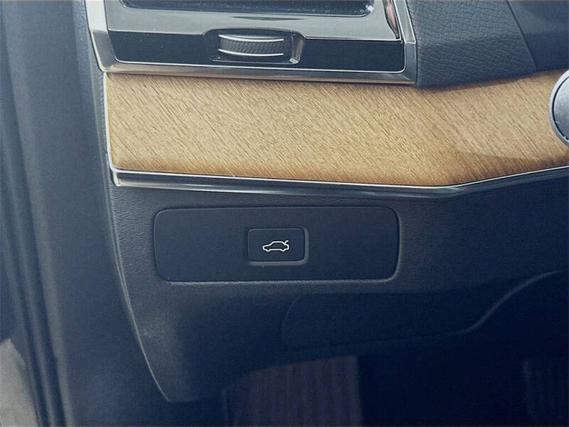 2023 Volvo XC90 B5 Plus Bright Theme