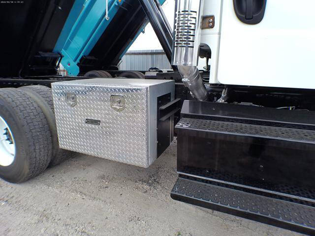 2015 Freightliner M2 106