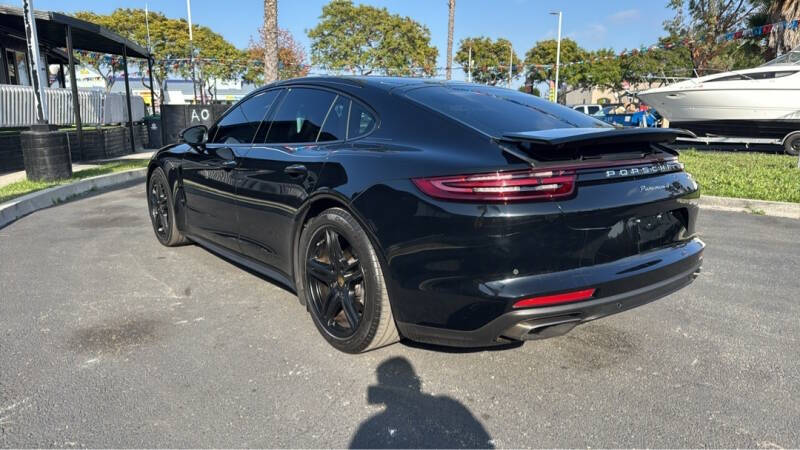 2018 Porsche Panamera 4