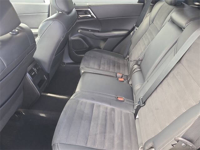 2024 Mitsubishi Outlander SE