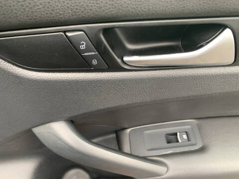 2014 Volkswagen Passat 1.8T Wolfsburg Edition PZEV