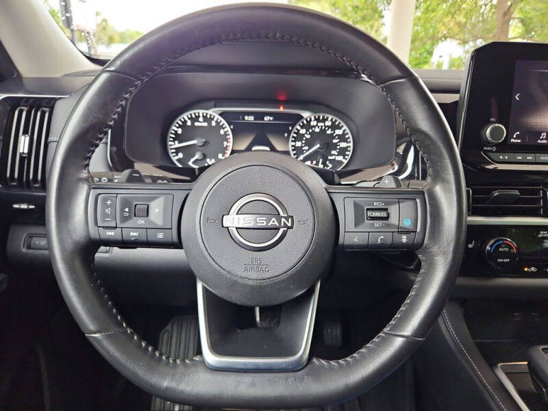2024 Nissan Pathfinder SV
