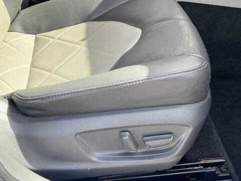 2019 Toyota Camry Hybrid XLE