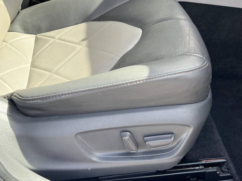 2019 Toyota Camry Hybrid XLE