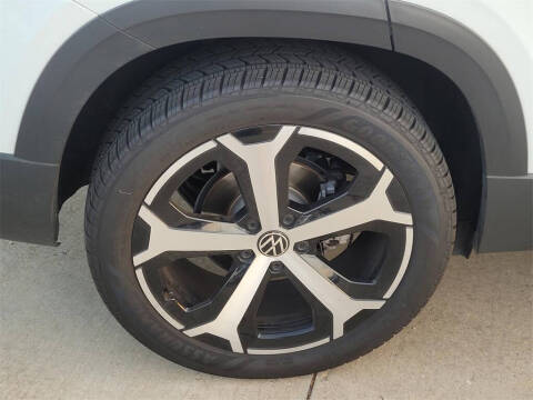 2025 Volkswagen Taos SEL 4Motion