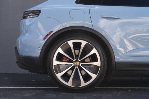 2025 Porsche Macan 4S Electric