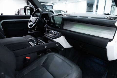 2023 Land Rover Defender 130 SE