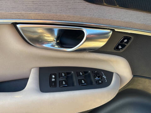 2025 Volvo XC90 B6 Plus Bright Theme 7P