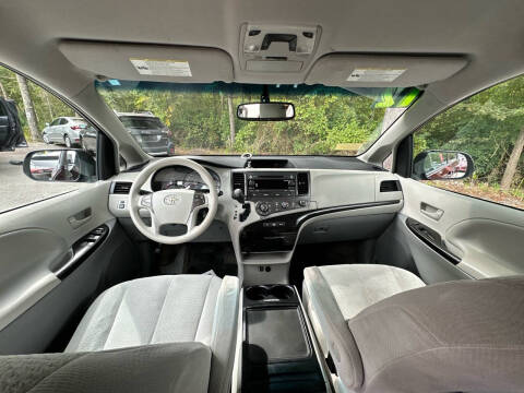2012 Toyota Sienna LE 8-Passenger