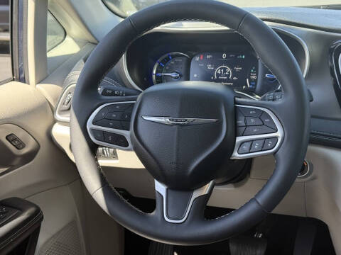 2023 Chrysler Pacifica Plug-In Hybrid Touring L