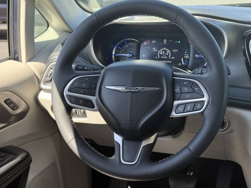 2023 Chrysler Pacifica Plug-In Hybrid Touring L