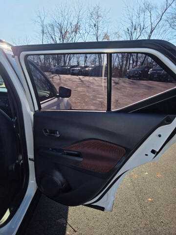 2021 Nissan Kicks SR