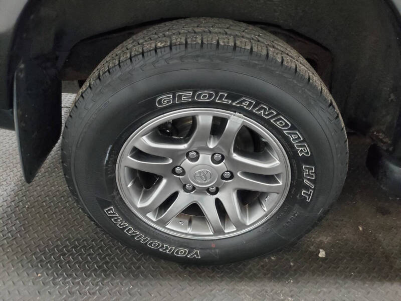 2005 Toyota Sequoia SR5