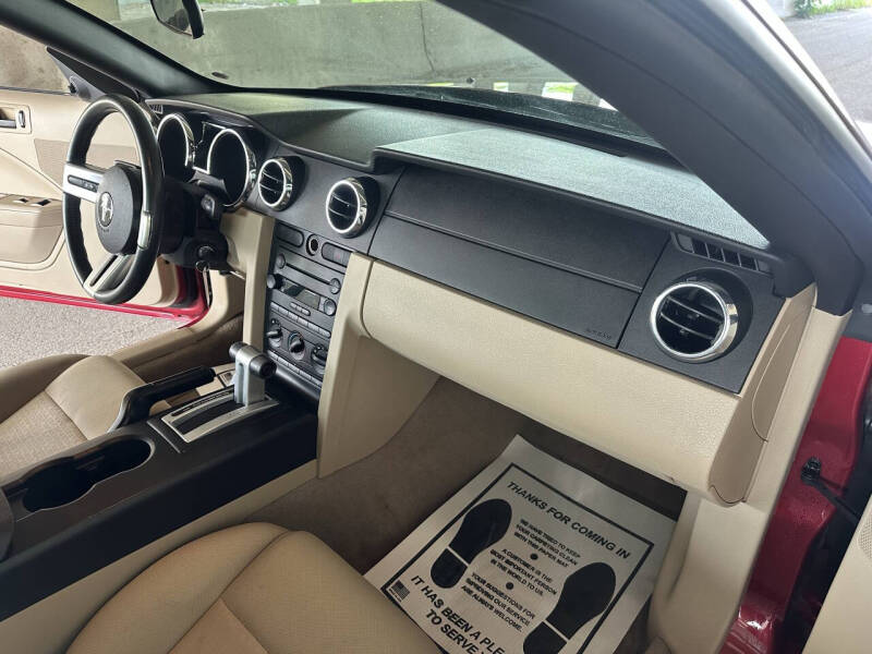 2005 Ford Mustang V6 Deluxe