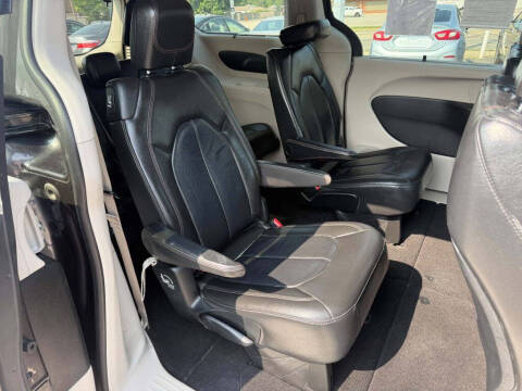 2017 Chrysler Pacifica Touring-L