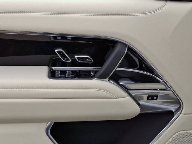 2025 Land Rover Range Rover P530 SE