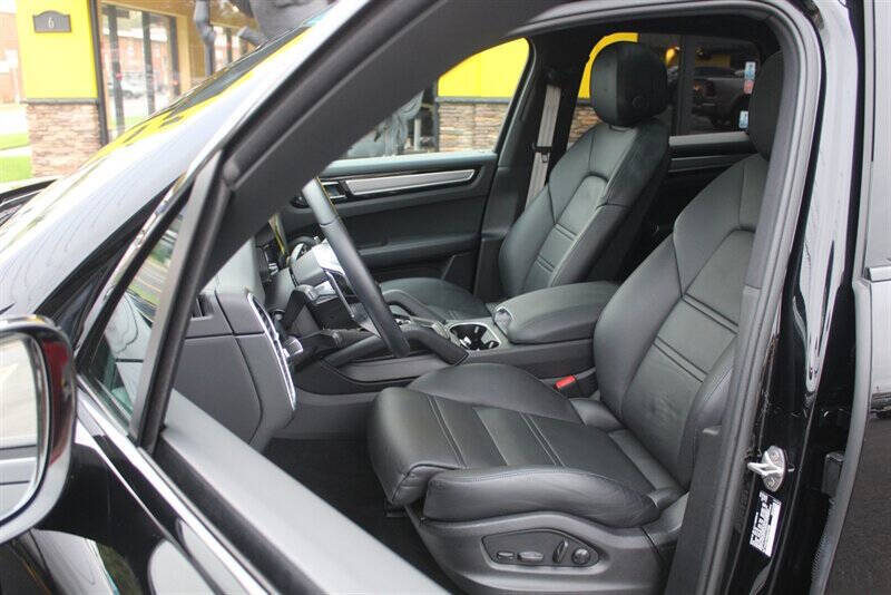 2022 Porsche Cayenne Platinum Edition