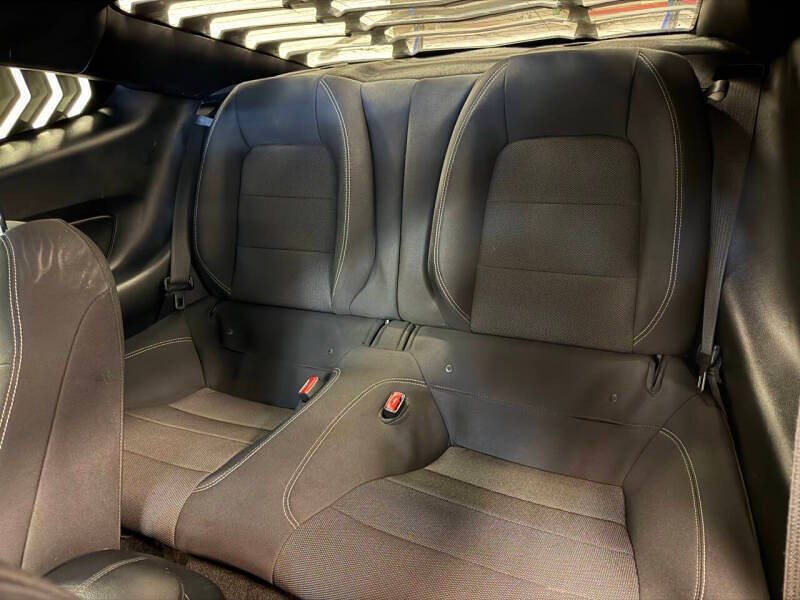 2017 Ford Mustang V6