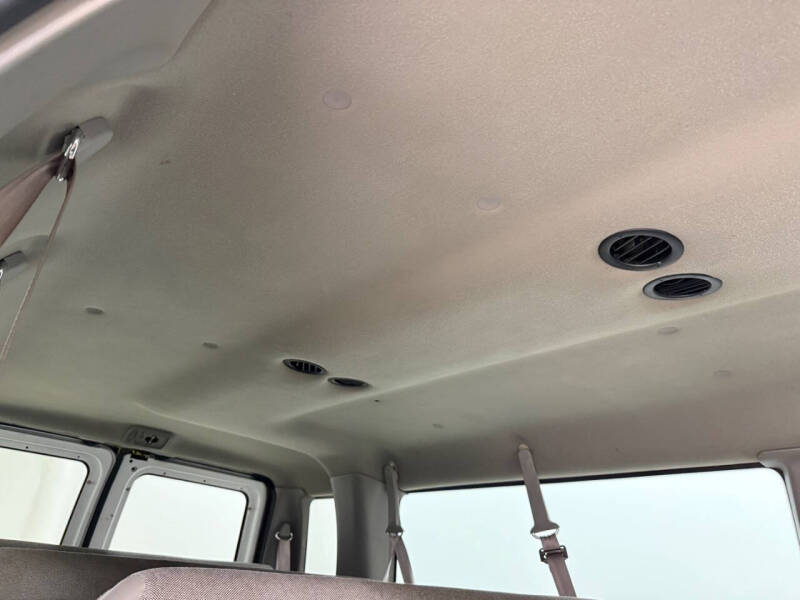 2001 Ford E-Series E-350 SD XLT