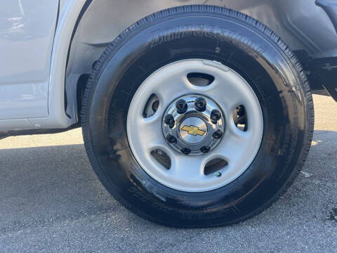 2025 Chevrolet Express 2500