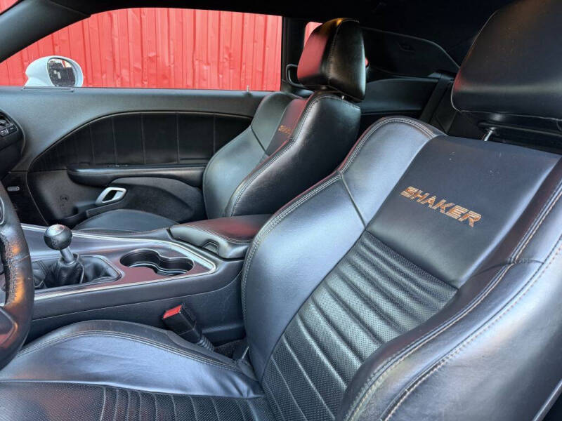 2016 Dodge Challenger R/T Shaker