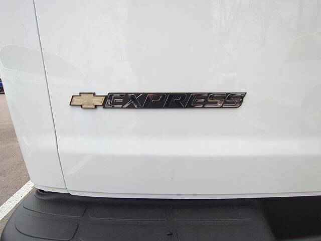 2025 Chevrolet Express 2500