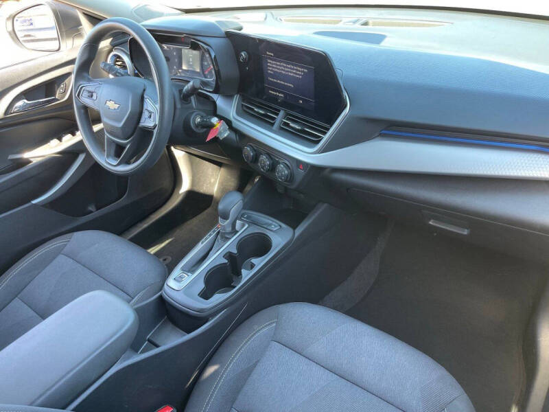 2025 Chevrolet Trax LS